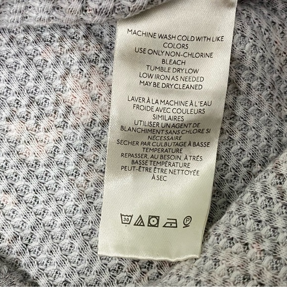 We The Free NWT Gray Waffle Knit Long Sleeve Top Thermal Floral Thumb Holes XS - Picture 6 of 9